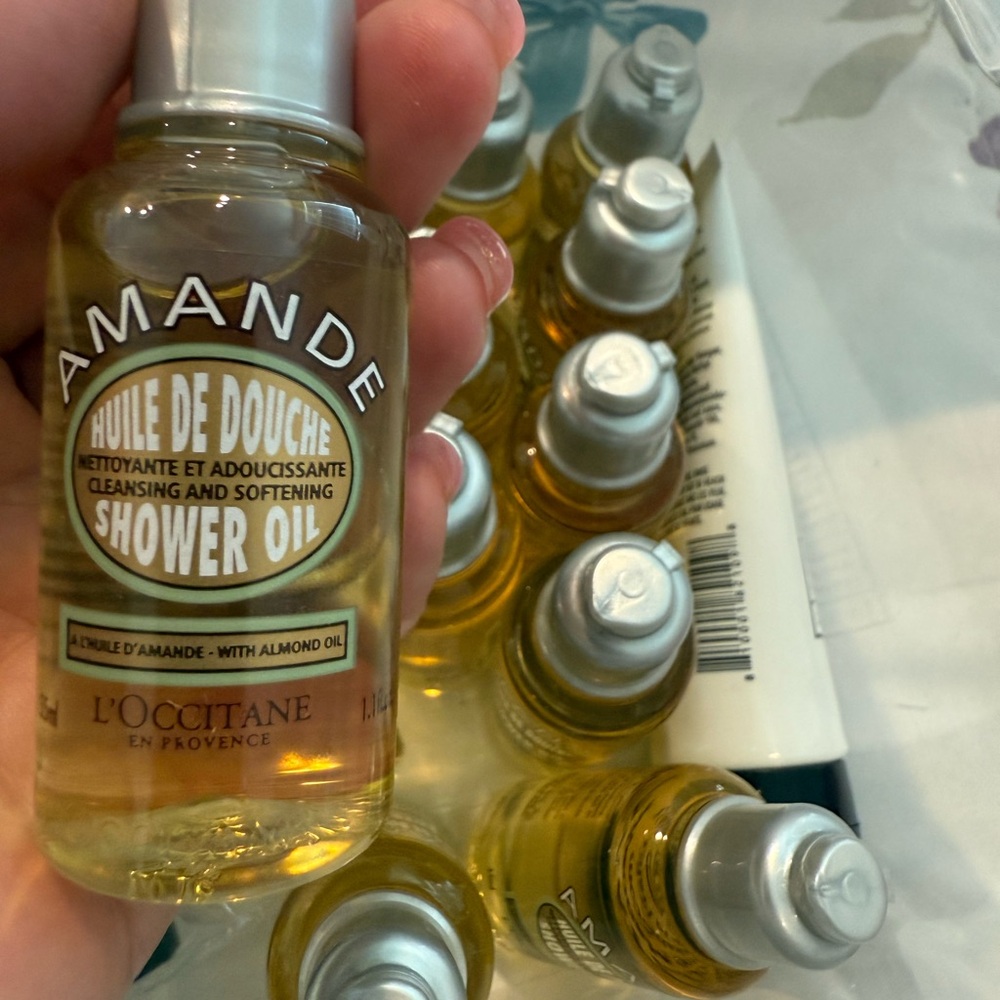 L'OCCITANE Almond Shower Oil - Gold